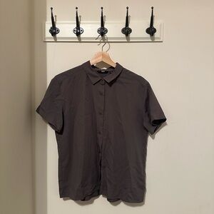 Uniqlo Dark Gray Short Sleeve Shirt